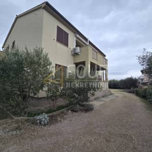 Otok Krk, Krk, 399m2, kuća s bazenom