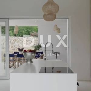 OTOK KRK, LINARDIĆI - Luksuzna moderna prizemnica s bazenom i pogledom na more