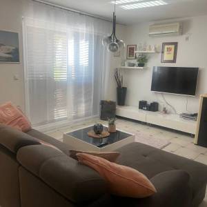 OTOK KRK, PINEZIĆI - Apartman s u prizemlju s pogledom na more