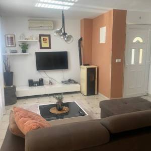 OTOK KRK, PINEZIĆI - Apartman s u prizemlju s pogledom na more