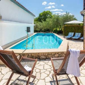 Otok Krk, Vrbnik - okolica, samostojeća kuća s bazenom