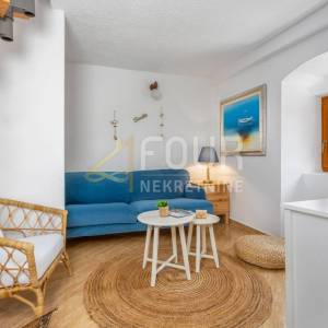 Otok Krk, Vrbnik - okolica, samostojeća kuća s bazenom