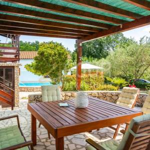 Otok Krk, Vrbnik - okolica, samostojeća kuća s bazenom