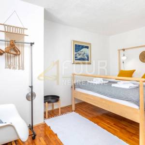 Otok Krk, Vrbnik - okolica, samostojeća kuća s bazenom