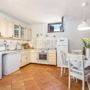 Otok Krk, Vrbnik - okolica, samostojeća kuća s bazenom