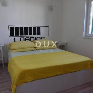 OTOK PAG, NOVALJA - villa s 20 apartmana udaljena samo 300 metara od mora! PRILIKA!