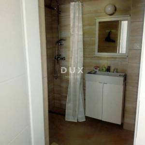 OTOK PAG, NOVALJA - villa s 20 apartmana udaljena samo 300 metara od mora! PRILIKA!