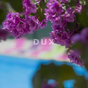 OTOK PAG, NOVALJA - villa s 20 apartmana udaljena samo 300 metara od mora! PRILIKA!