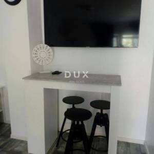 OTOK PAG, NOVALJA - villa s 20 apartmana udaljena samo 300 metara od mora! PRILIKA!