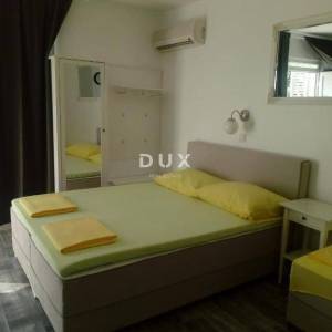 OTOK PAG, NOVALJA - villa s 20 apartmana udaljena samo 300 metara od mora! PRILIKA!