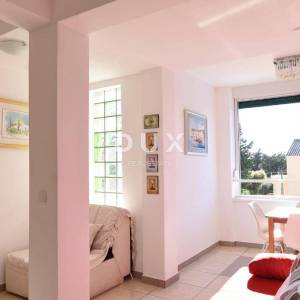 OTOK PAG, NOVALJA - villa s 20 apartmana udaljena samo 300 metara od mora! PRILIKA!