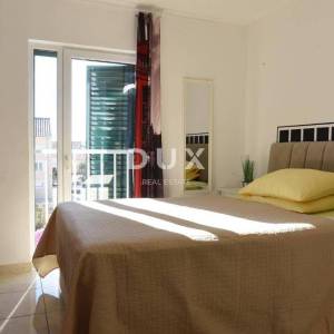 OTOK PAG, NOVALJA - villa s 20 apartmana udaljena samo 300 metara od mora! PRILIKA!