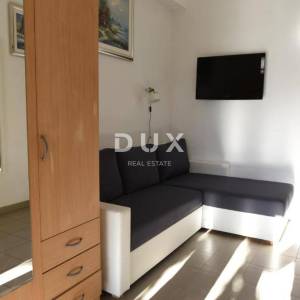 OTOK PAG, NOVALJA - villa s 20 apartmana udaljena samo 300 metara od mora! PRILIKA!