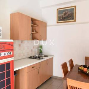 OTOK PAG, NOVALJA - villa s 20 apartmana udaljena samo 300 metara od mora! PRILIKA!