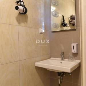 OTOK PAG, NOVALJA - villa s 20 apartmana udaljena samo 300 metara od mora! PRILIKA!