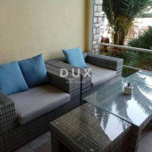 OTOK PAG, NOVALJA - villa s 20 apartmana udaljena samo 300 metara od mora! PRILIKA!