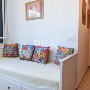 OTOK PAG, NOVALJA - villa s 20 apartmana udaljena samo 300 metara od mora! PRILIKA!