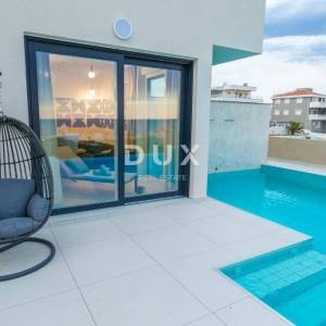 OTOK PAG, NOVALJA - Vrhunska investicija: luksuzna vila s bazenom i pogledom na more