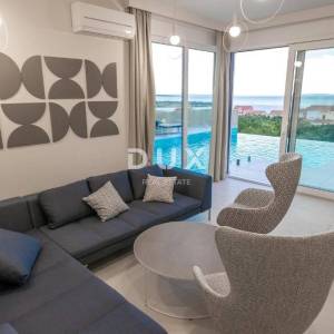 OTOK PAG, NOVALJA - Vrhunska investicija: luksuzna vila s bazenom i pogledom na more