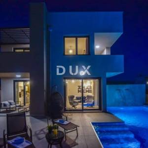 OTOK PAG, NOVALJA - Vrhunska investicija: luksuzna vila s bazenom i pogledom na more