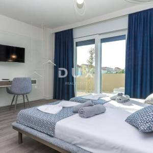 OTOK PAG, NOVALJA - Vrhunska investicija: luksuzna vila s bazenom i pogledom na more