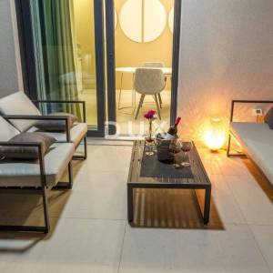 OTOK PAG, NOVALJA - Vrhunska investicija: luksuzna vila s bazenom i pogledom na more