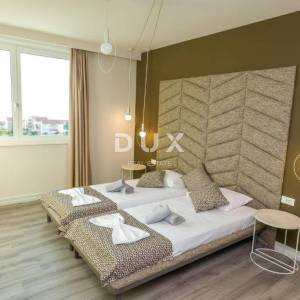 OTOK PAG, NOVALJA - Vrhunska investicija: luksuzna vila s bazenom i pogledom na more