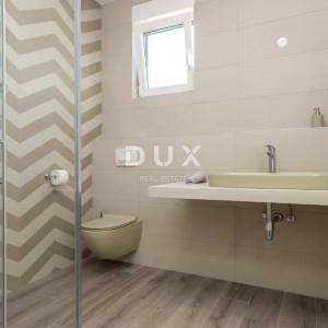 OTOK PAG, NOVALJA - Vrhunska investicija: luksuzna vila s bazenom i pogledom na more