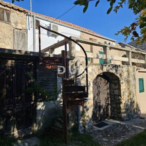 OTOK RAB, BANJOL - Kamena kuća u nizu s panoramskim pogledom