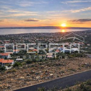 Parcela 526 m2 na povišenoj lokaciji u Kaštelima s pogledom na more