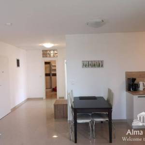 Peroj, kompletno namješten i useljiv.