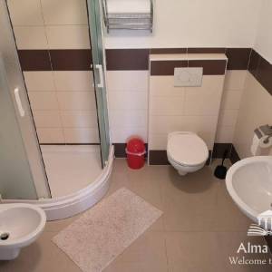 Peroj, kompletno namješten i useljiv.