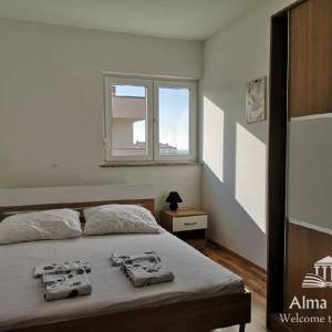 Peroj, kompletno namješten i useljiv.