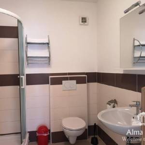 Peroj, kompletno namješten i useljiv.