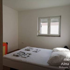 Peroj, kompletno namješten i useljiv.