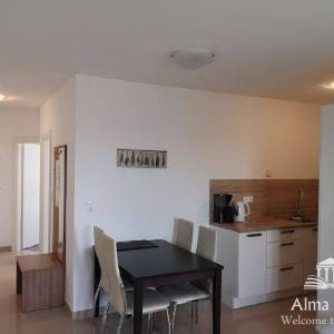 Peroj, kompletno namješten i useljiv.