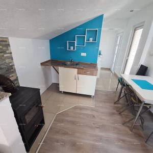 PEROJ, Stan na gornjem katu, blizu mora.