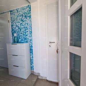 PEROJ, Stan na gornjem katu, blizu mora.