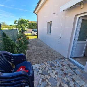 PEROJ, Stan na gornjem katu, blizu mora.