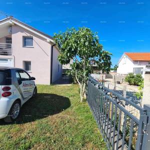 PEROJ, Stan na gornjem katu, blizu mora.