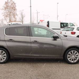 Peugeot 308 1.2 Puretech *NAVIGACIJA*