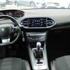 Peugeot 308 1.2 Puretech *NAVIGACIJA*
