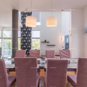 Pješčana Uvala Turističko mjesto na moru, blizina grada Pule. Ekskluzivna vila.