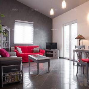 Pješčana Uvala Turističko mjesto na moru, blizina grada Pule. Ekskluzivna vila.