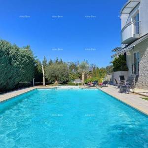 Pješčana Uvala Turističko mjesto na moru, blizina grada Pule. Ekskluzivna vila.