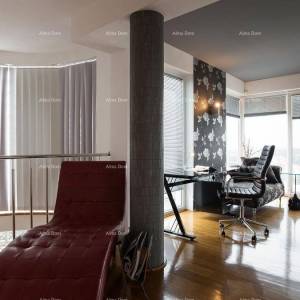 Pješčana Uvala Turističko mjesto na moru, blizina grada Pule. Ekskluzivna vila.