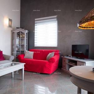 Pješčana Uvala Turističko mjesto na moru, blizina grada Pule. Ekskluzivna vila.