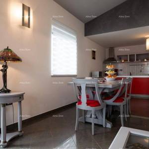 Pješčana Uvala Turističko mjesto na moru, blizina grada Pule. Ekskluzivna vila.