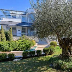 Pješčana Uvala Turističko mjesto na moru, blizina grada Pule. Ekskluzivna vila.