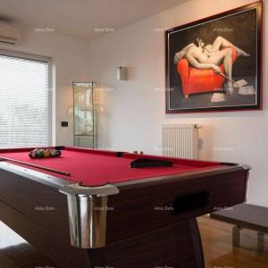 Pješčana Uvala Turističko mjesto na moru, blizina grada Pule. Ekskluzivna vila.